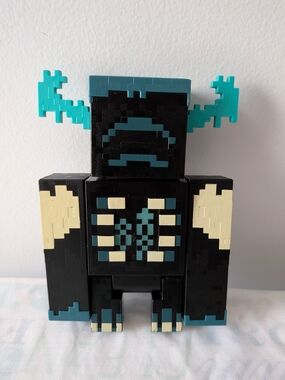 Mattel Minecraft Toys Warden Action Figure With Lights Sounds Untested